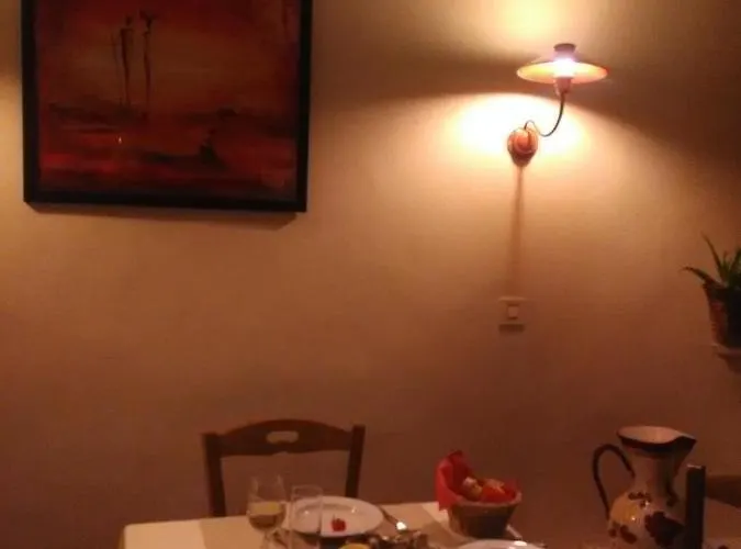 Le Relais De Sully 住宿加早餐酒店 *